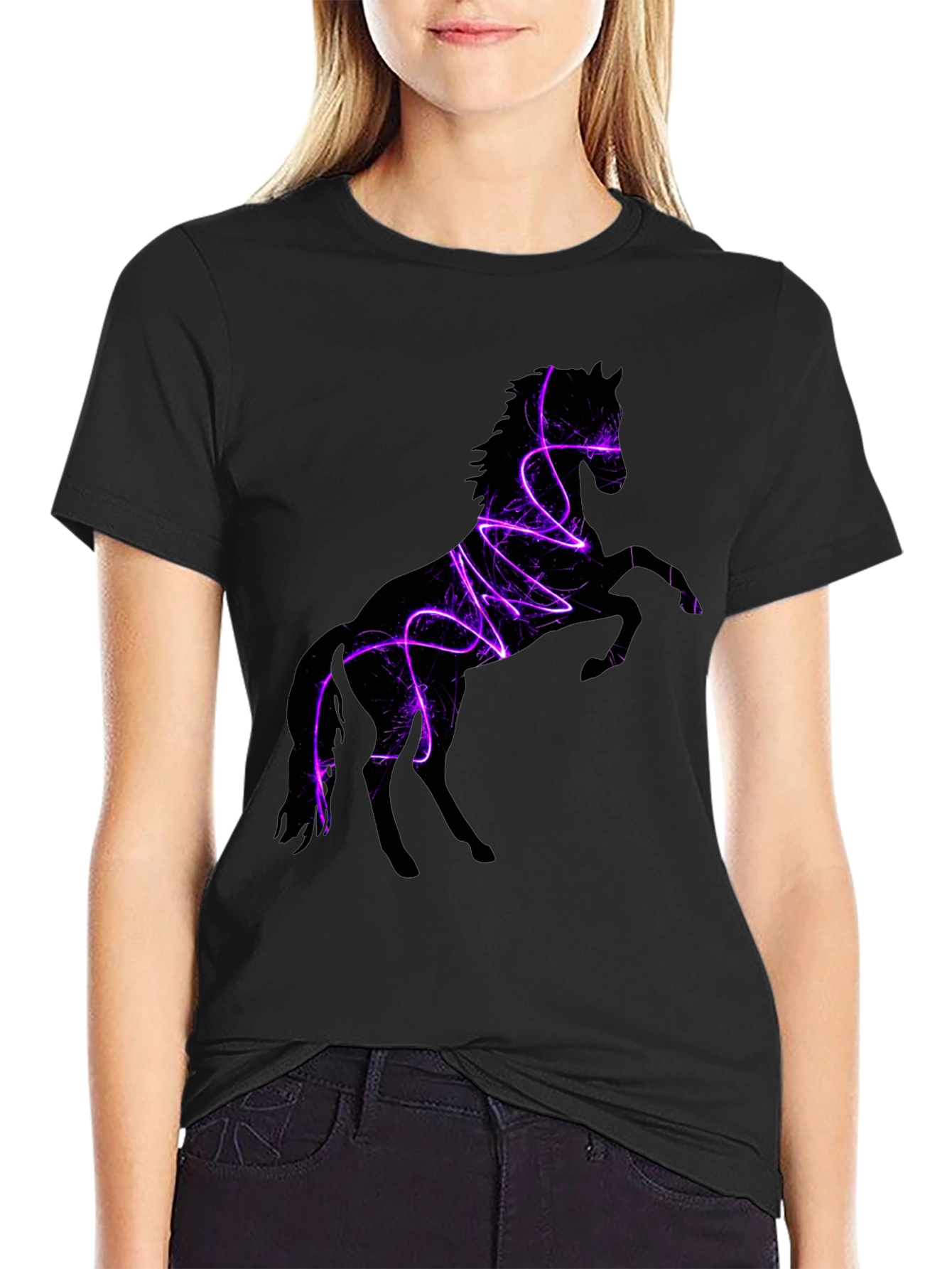 Camiseta Negra con Diseño de Caballo Eléctrico