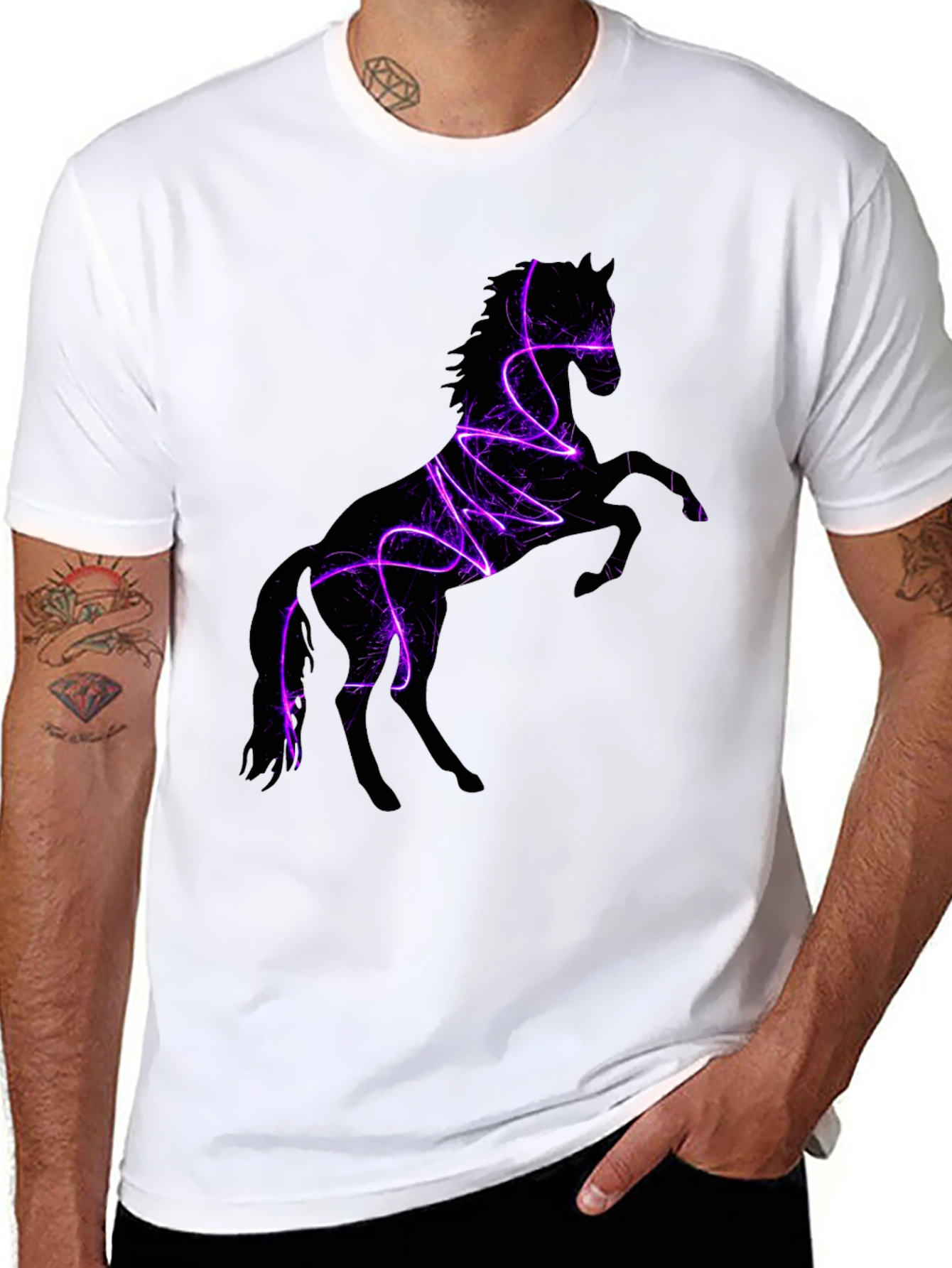 Camiseta Negra con Diseño de Caballo Eléctrico
