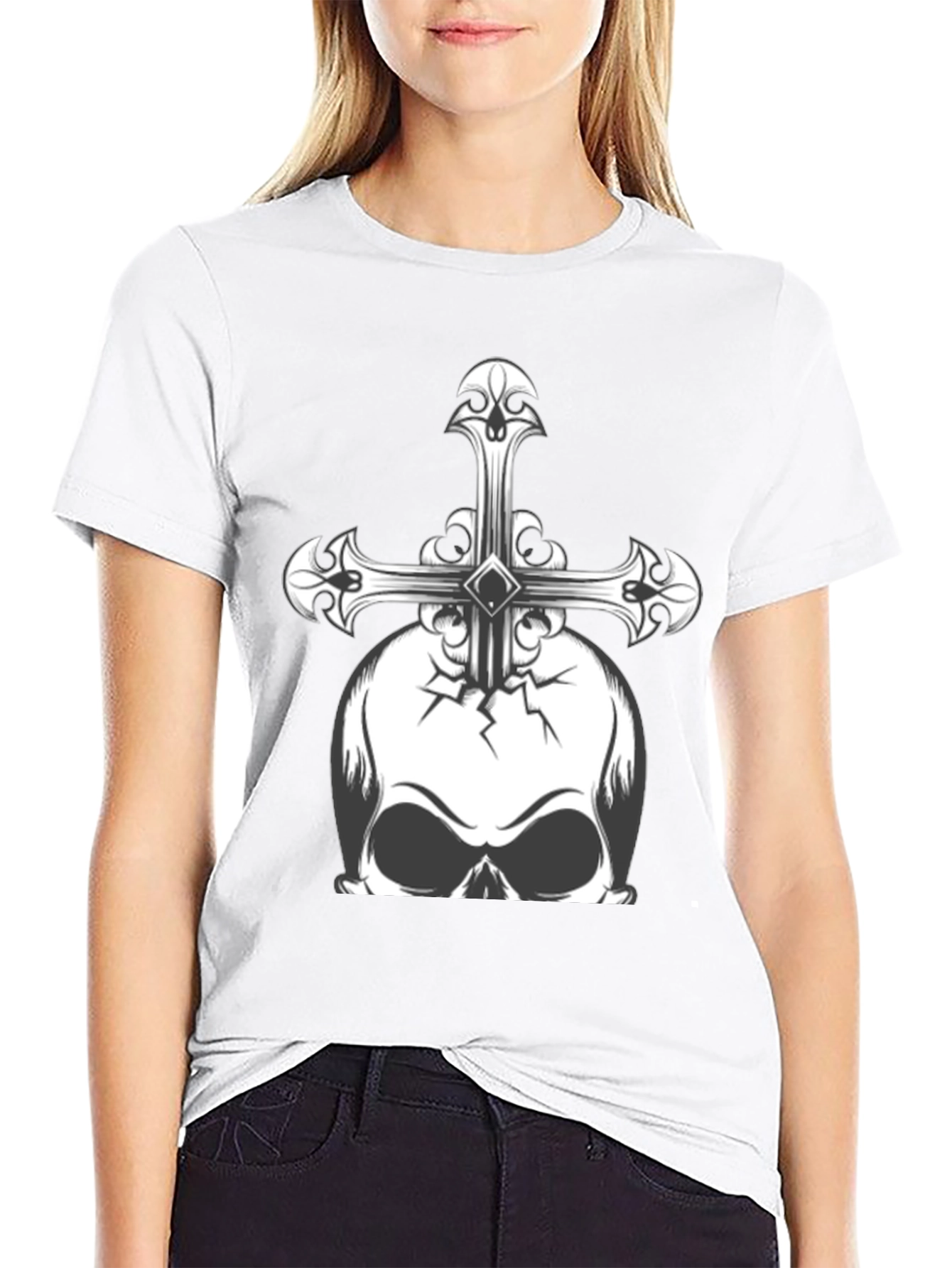Camiseta Negra con Calavera y Cruz Gótica