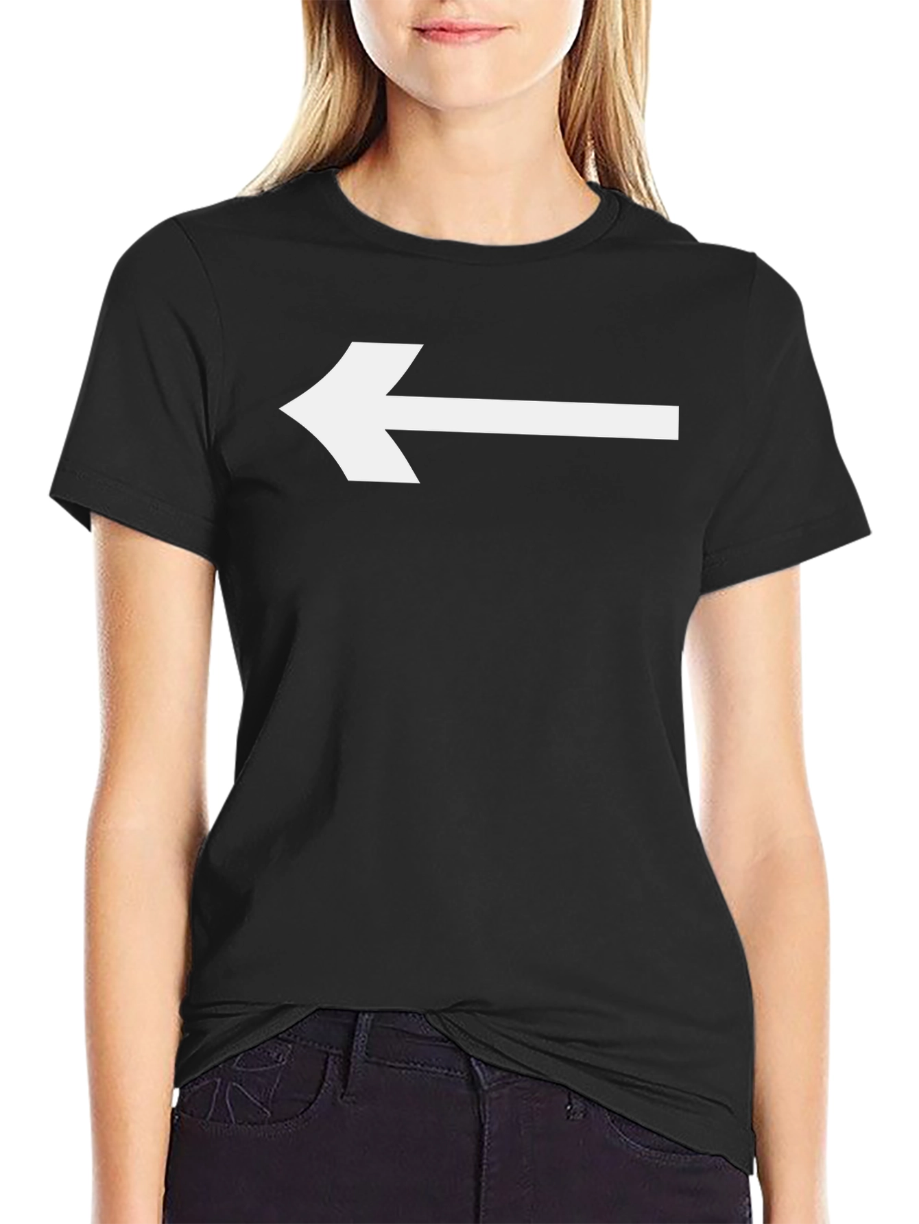 Camiseta Negra con Flecha Blanca Señalando a la Izquierda
