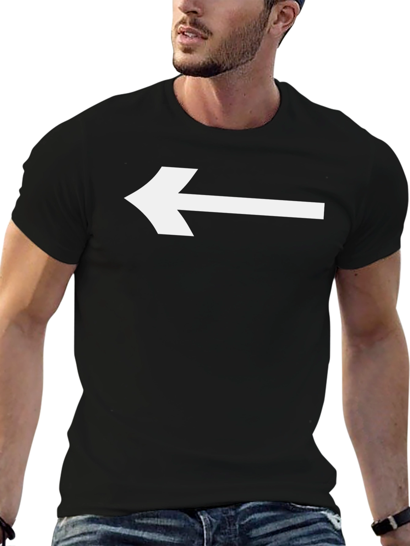 Camiseta Negra con Flecha Blanca Señalando a la Izquierda