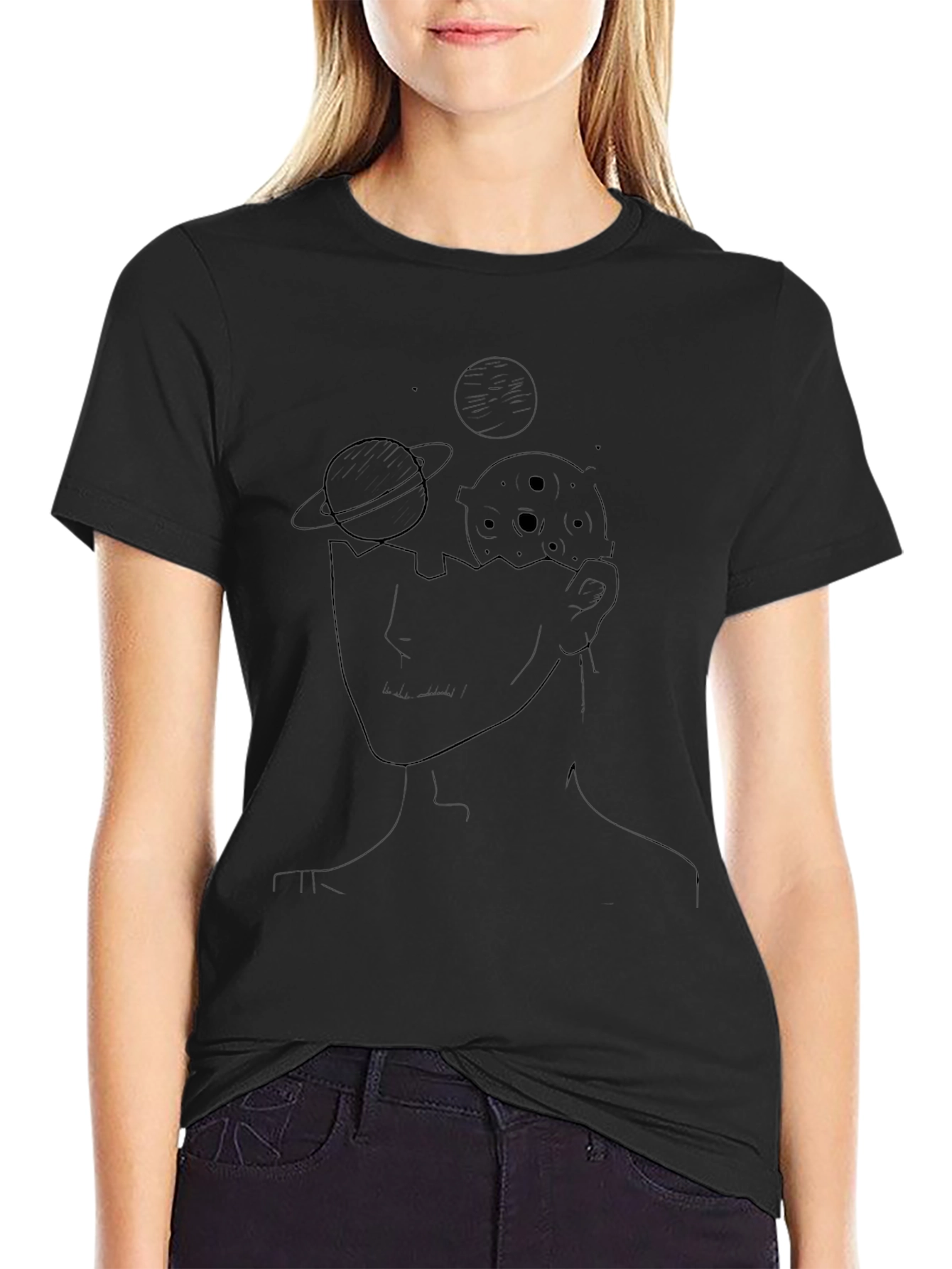 Camiseta Negra con Diseño Abstracto Espacial