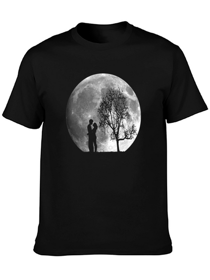 Camiseta Negra Romántica: Luna Pareja y Árbol