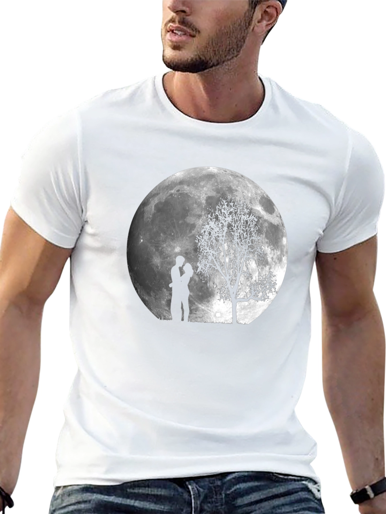 Camiseta Negra Romántica: Luna Pareja y Árbol