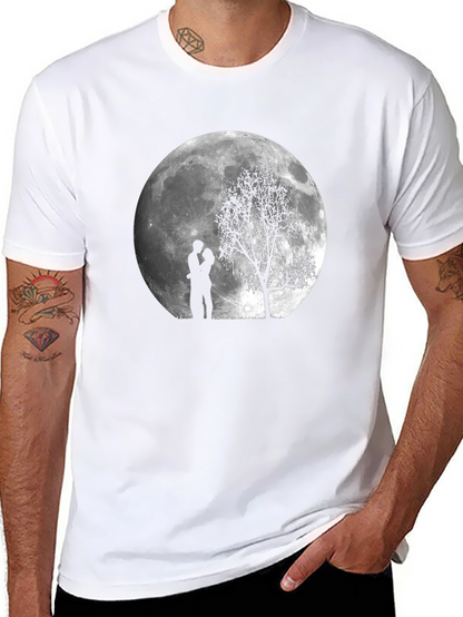 Camiseta Negra Romántica: Luna Pareja y Árbol
