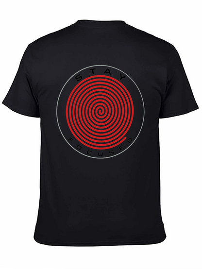 Camiseta Negra Stay Focused con Espiral Roja