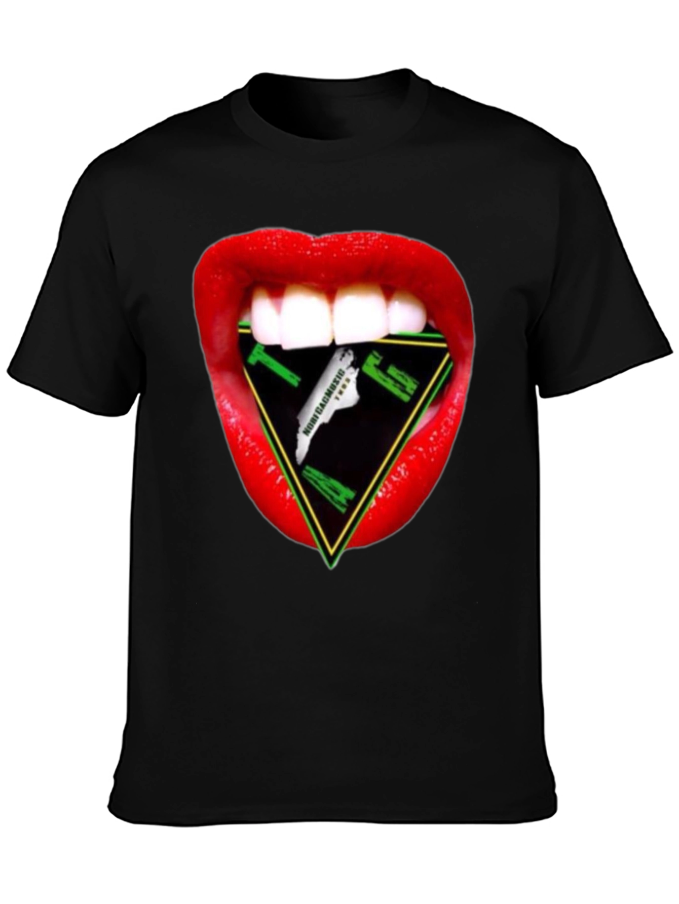 Camiseta Negra con Diseño de Boca y Triángulo Musical