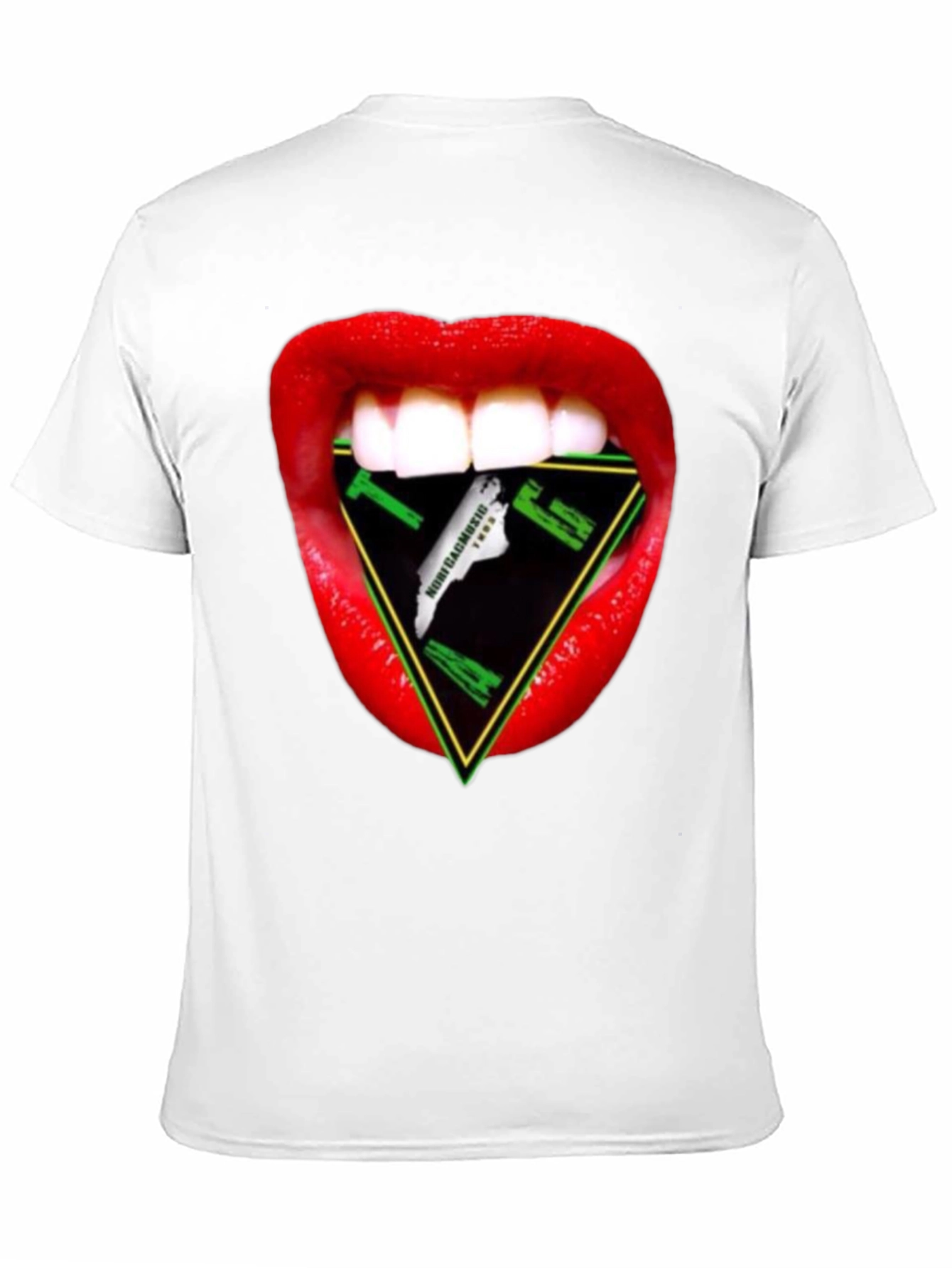 Camiseta Negra con Diseño de Boca y Triángulo Musical