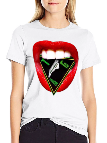 Camiseta Negra con Diseño de Boca y Triángulo Musical