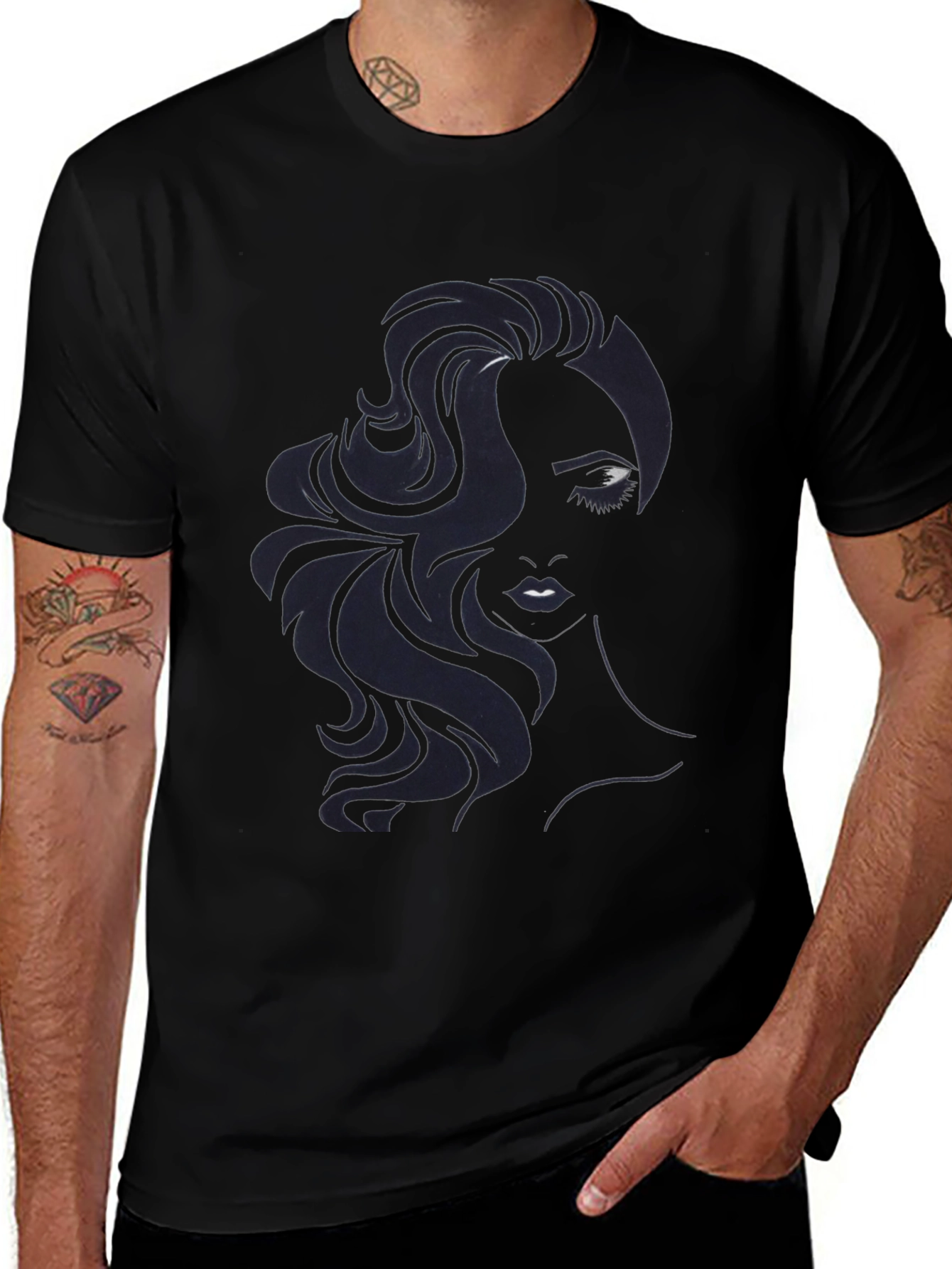 Camiseta Negra con Diseño de Rostro Femenino