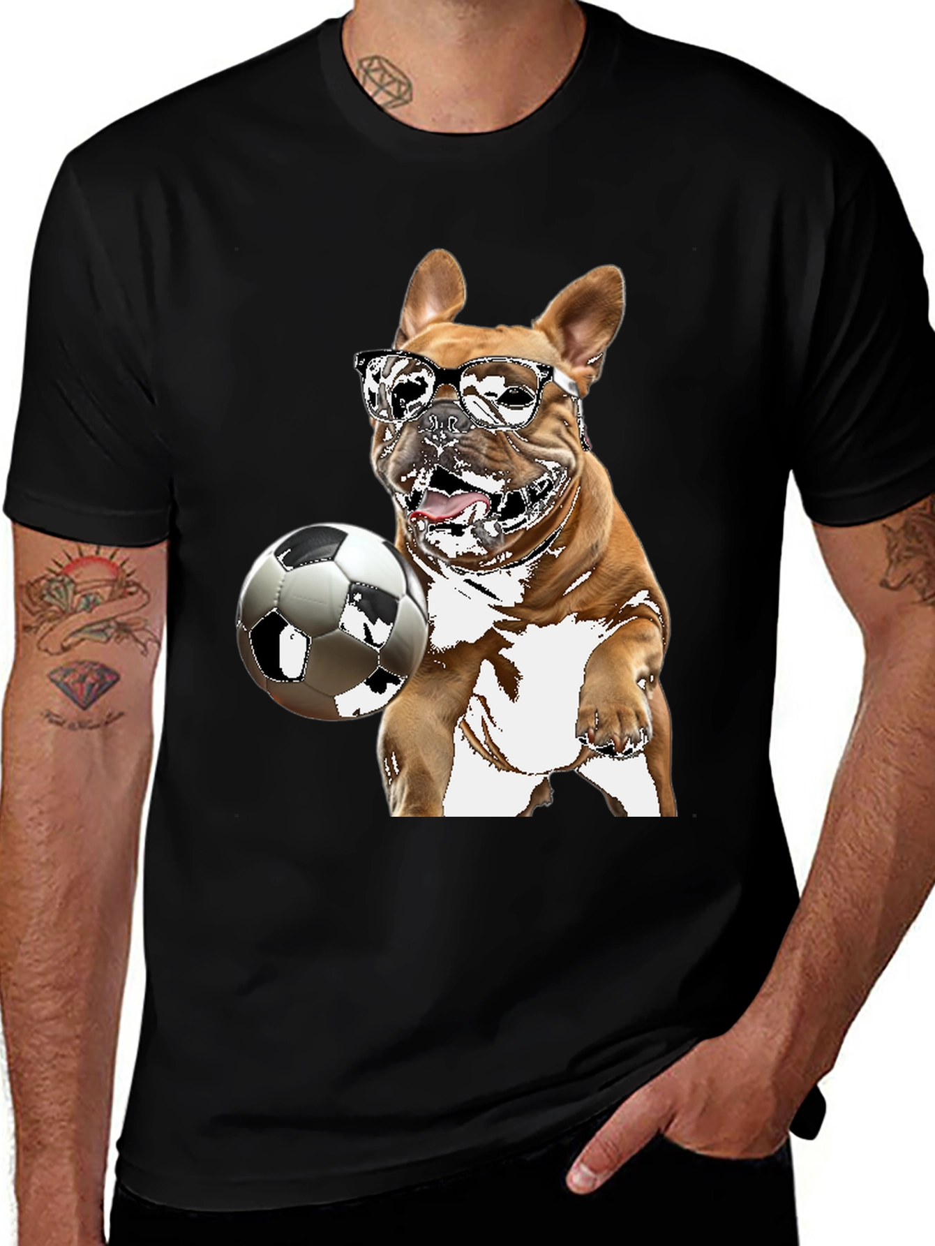 Camiseta Negra con Bulldog Francés Jugando Fútbol