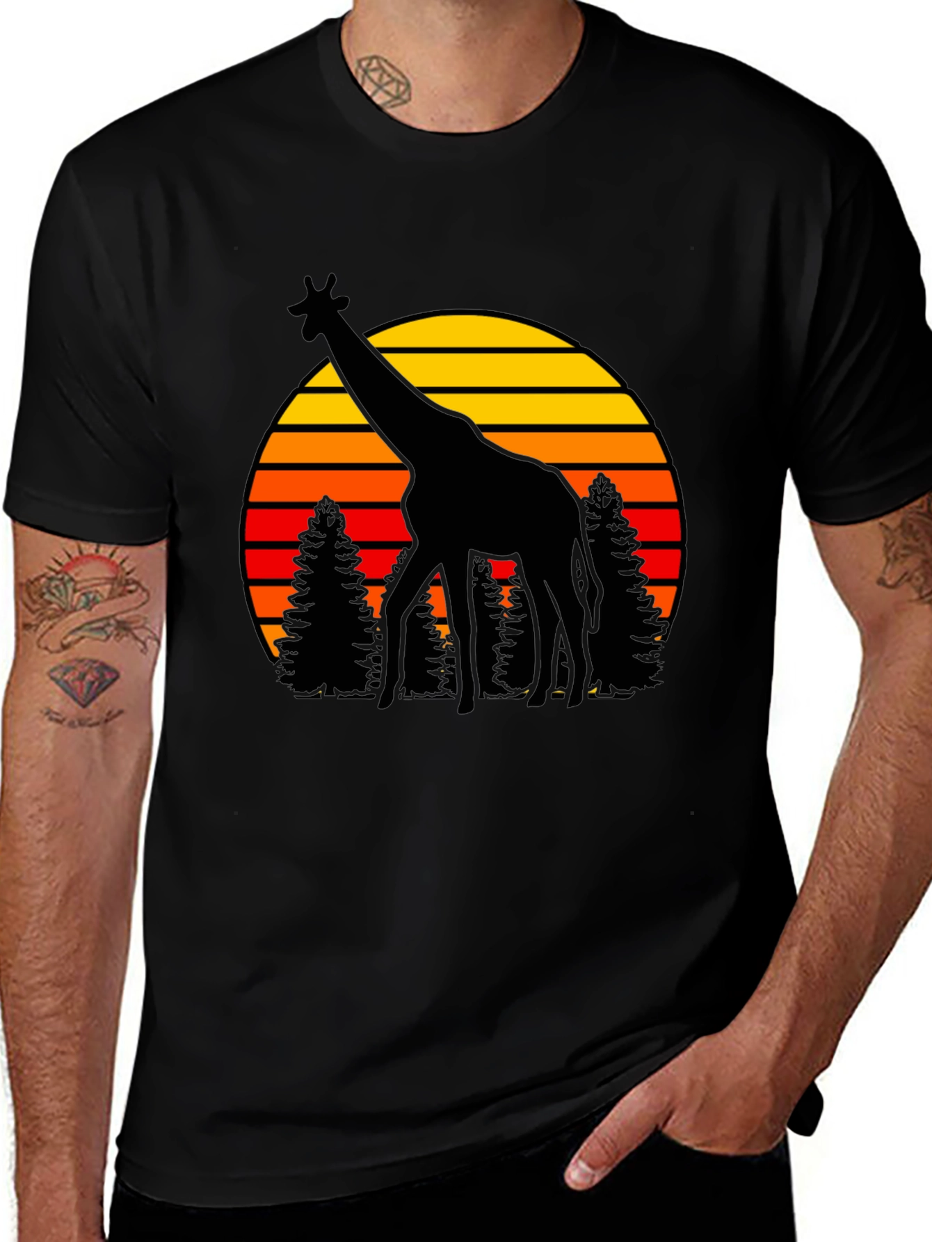 Camiseta Negra con Jirafa y Atardecer Retro