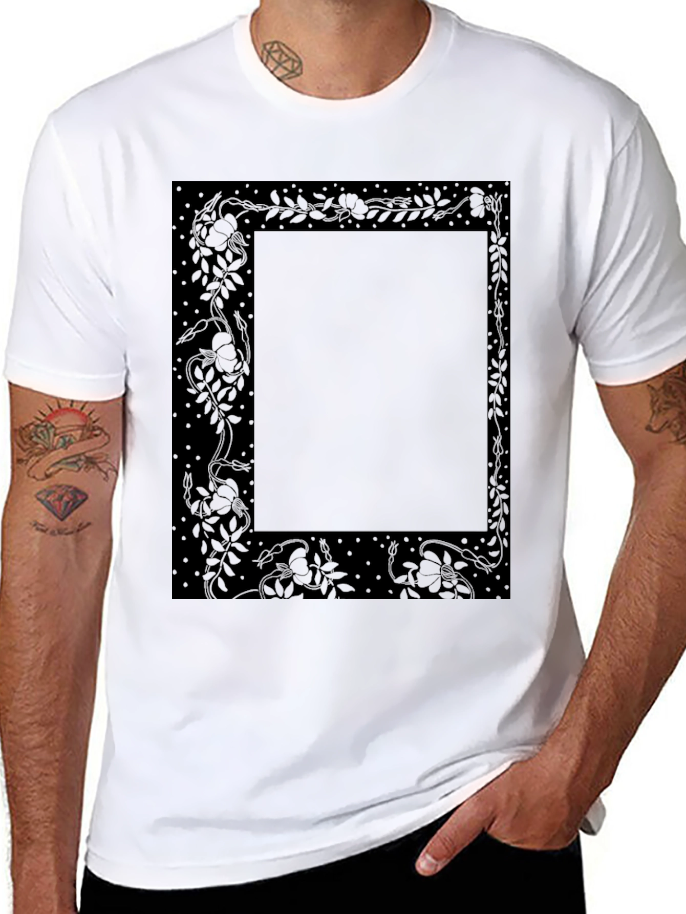 Camiseta Negra Estampada Floral Elegante